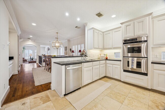 Building Photo - 2643 Westgate Dr