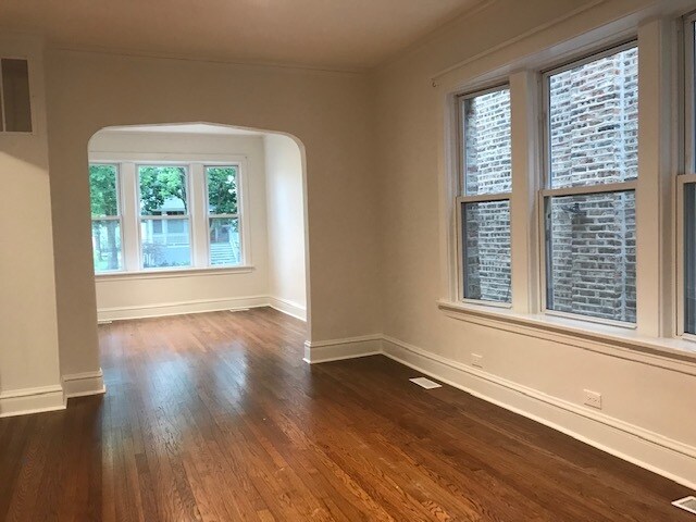 Building Photo - 4419 N Kildare Ave