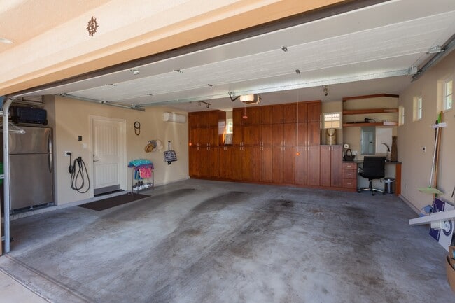 Building Photo - Gorgeous free standing luxury Hokulani Golf Villa fully furnished 3/2.5 for rent