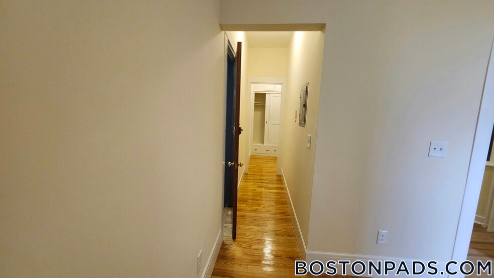 Building Photo - 504 Beacon St