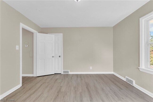 Building Photo - 13613 Cedar Rd