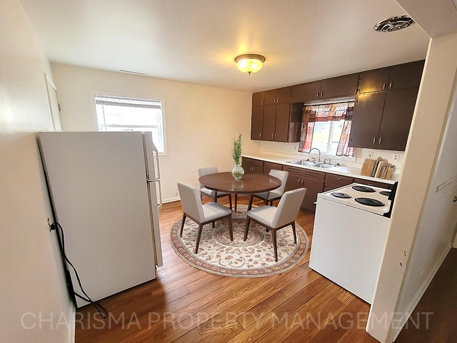 Building Photo - 1106 S Bahnson Ave