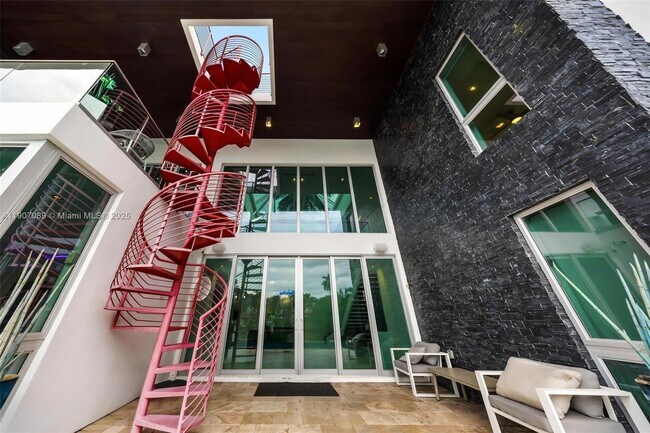 Building Photo - 300 Royal Plaza Dr