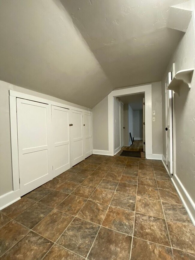 Building Photo - 1229 School Ave