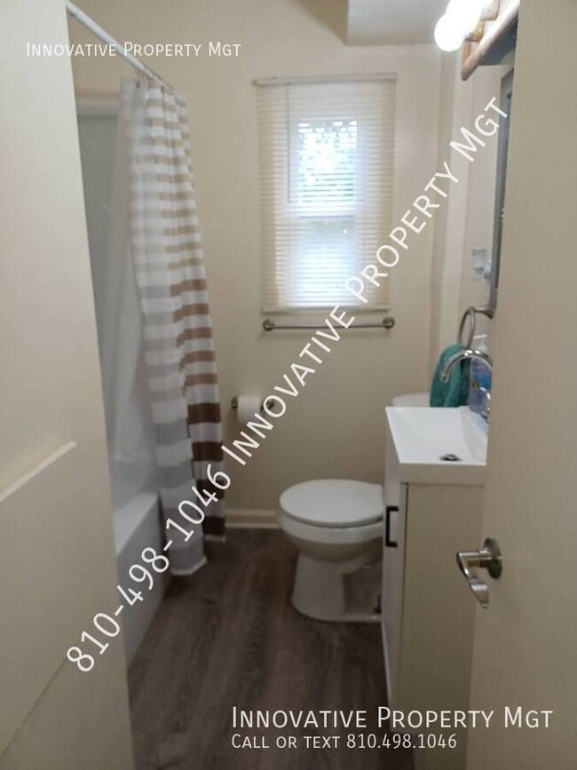 Building Photo - 3087 Hatherly Ave