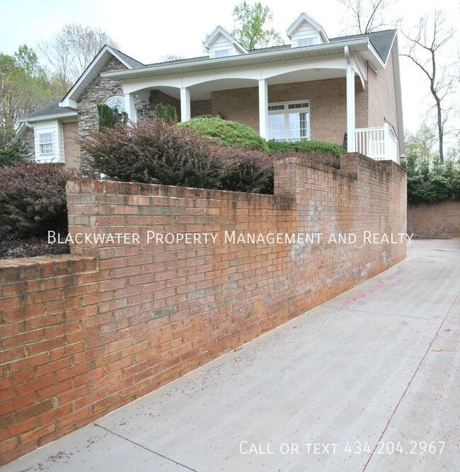 Building Photo - Beautiful Home in Lake Vista