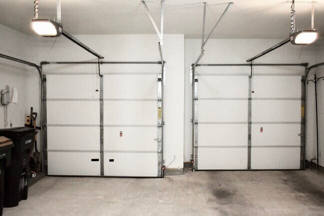 Building Photo - 5713 Respinto Dr