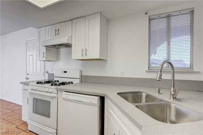 Building Photo - 707 Honeybee Ct