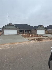 Building Photo - 333 Woodstock Ln