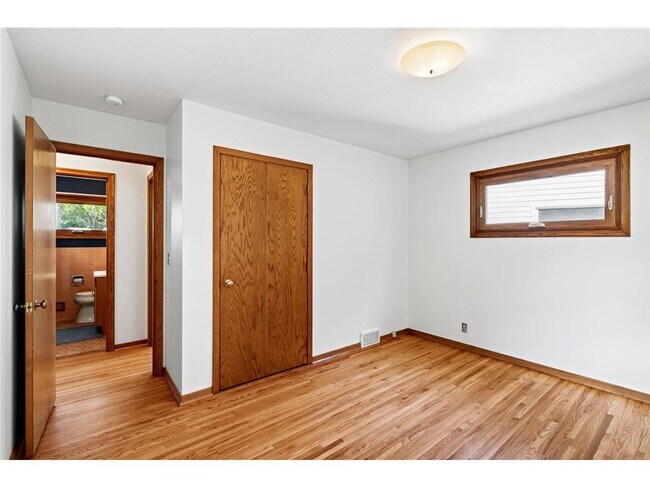 Building Photo - 6015 Aspen Rd
