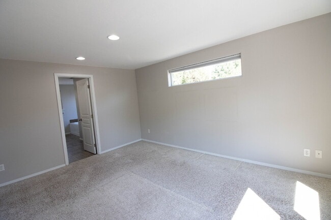 Building Photo - A BEND HOME FOR PEOPLE AND PETS!