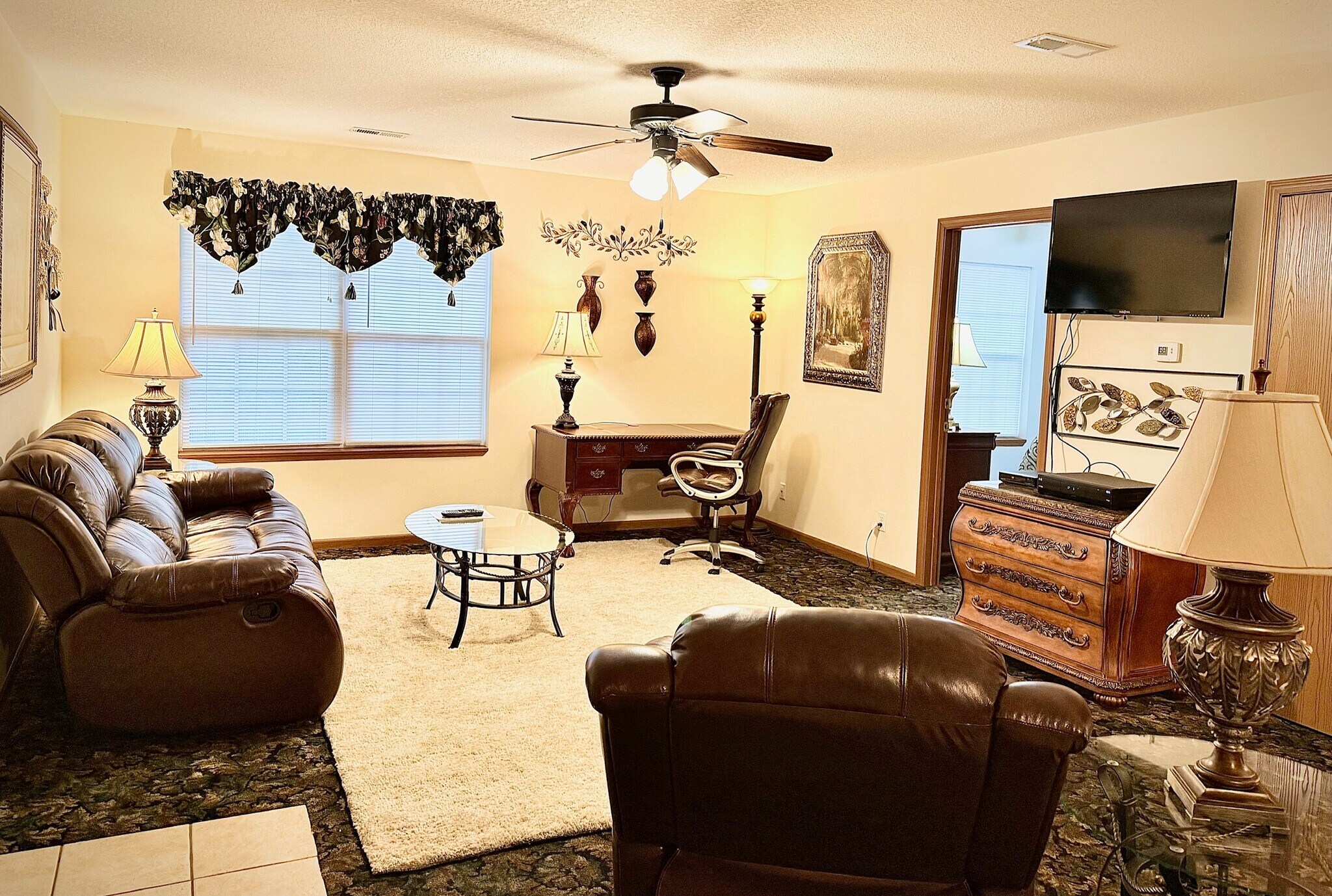 2BR 2BA / 1250 SQ Feet - Sanibel Executive Suites