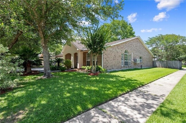 Building Photo - 1044 Breckenridge Dr