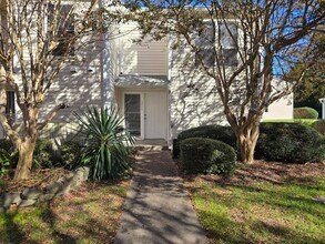 Building Photo - Wonderful 3 bedroom 1.5 bath Townhome in Williamsburg!