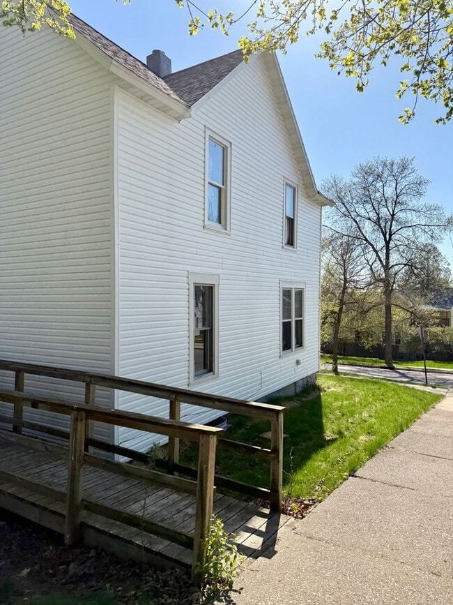 Building Photo - 4 bed 2 bath single family home in Wausau