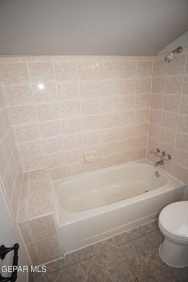 Building Photo - 4924 Winthrop Dr