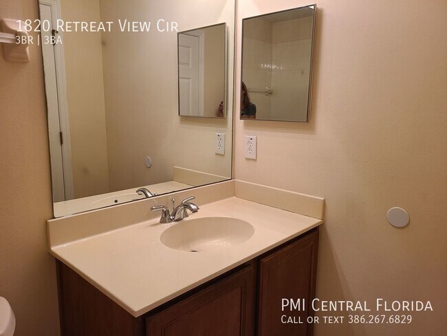 Building Photo - 1820 Retreat View Cir