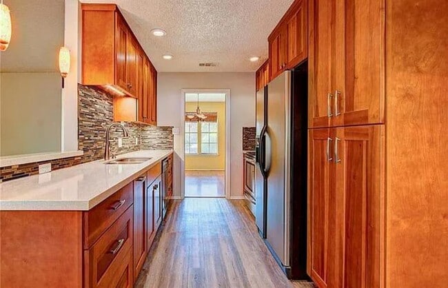 Building Photo - 7008 Grove Crest Dr