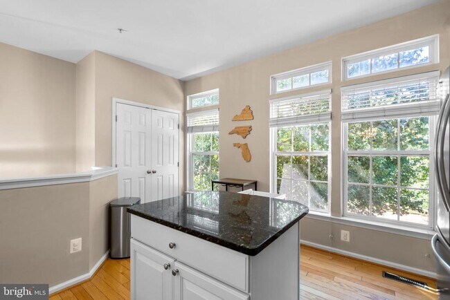 Building Photo - 2940 Huntington Grove Square