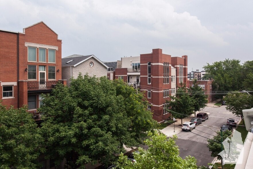 Building Photo - 616 N Paulina St