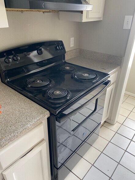 Building Photo - 8110 Foxfire Ln