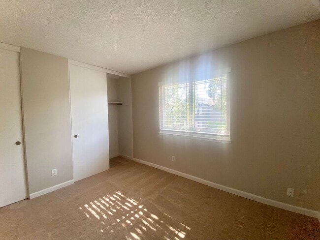 Building Photo - Large 5-bedroom 3-bathroom Home in Union C...