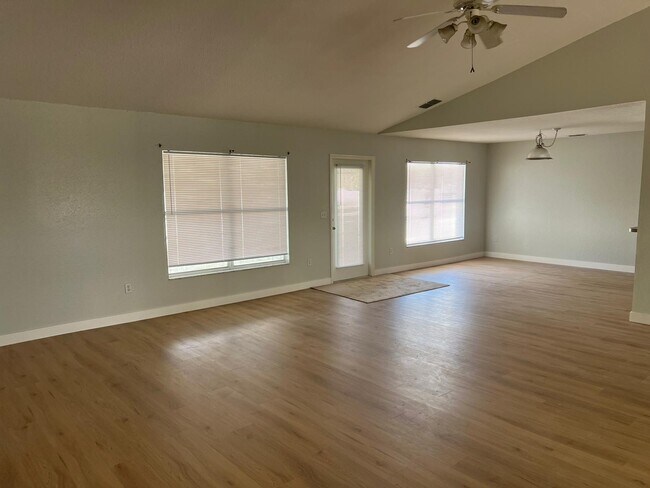 Building Photo - 529 Pintail Cir