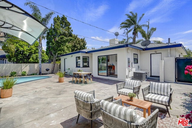 Building Photo - 11465 Cumpston St