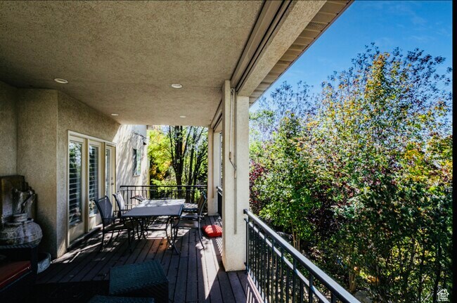 Building Photo - 9728 Quartzridge Dr