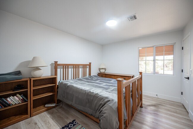 Building Photo - Sun CIty Summerlin 55+, Highly Upgraded, S...