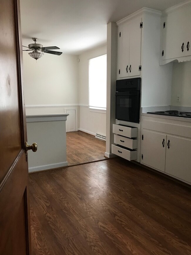 Building Photo - -- AVAILABLE JULY 1ST -- 3 BR / 1 BA West ...