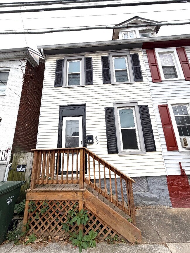 Primary Photo - 607 Salem Ave