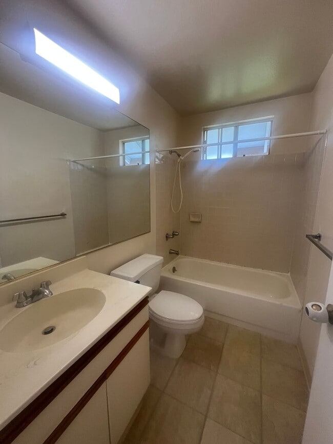 Building Photo - Makakilo Cliffs 2 bedroom Panoramic Views and Cool Breezes