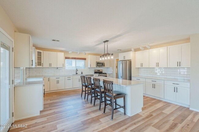 Building Photo - 10095 N Mill Crossing Way