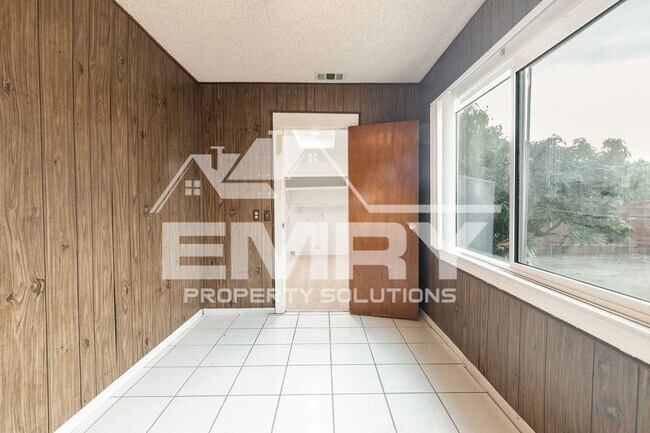 Building Photo - 6221 Fishburn Ave