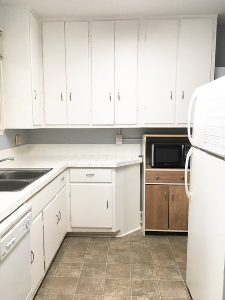 Building Photo - 302 Bowles Ave