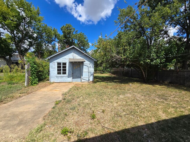 Building Photo - Cute 2 bedroom home near OBU