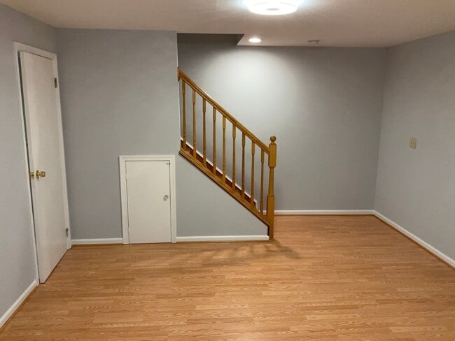 Building Photo - Gorgeous and fully updated 3BR 3.5BA 3 lev...