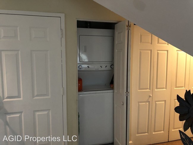 Building Photo - 2128 Alpine Pl