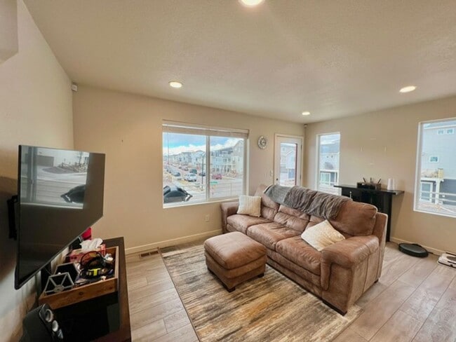 Building Photo - Gorgeous modern carriage style home available in Banning Lewis Ranch!