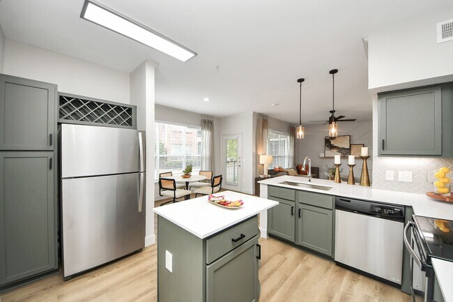 Building Photo - 3003 Memorial Ct
