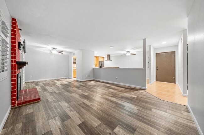 Building Photo - 9816 Costa Lago St