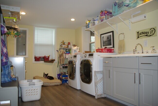 Building Photo - 24 Sevier St