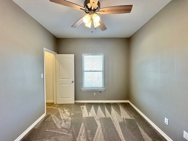 Building Photo - 6213 Villa Rosa Way
