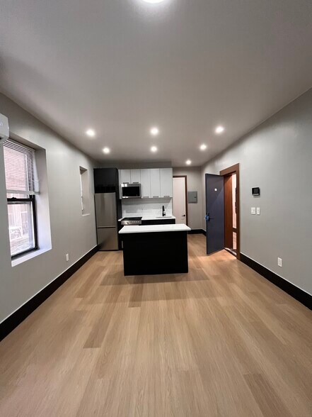 Primary Photo - 22 Tuers Ave
