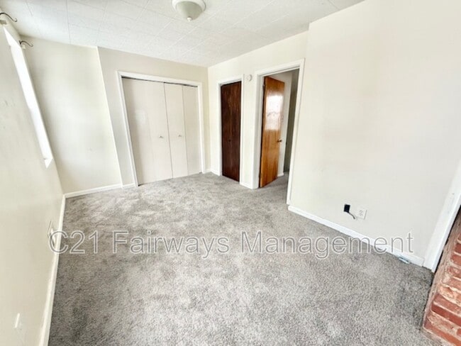 Building Photo - 42 Ruth St