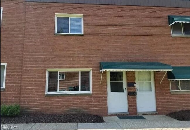 Building Photo - 215 Dalepark Dr