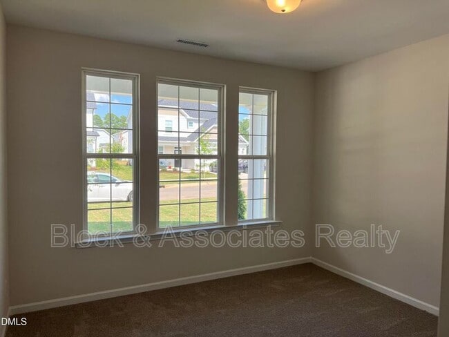 Building Photo - 262 Streamliner Blvd