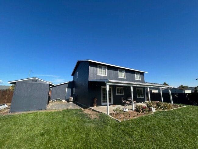 Building Photo - August Rent FREE - 4 Bedroom / Triple Car Garage