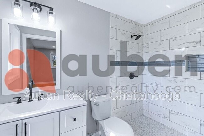 Building Photo - 4430 Lilac Ln